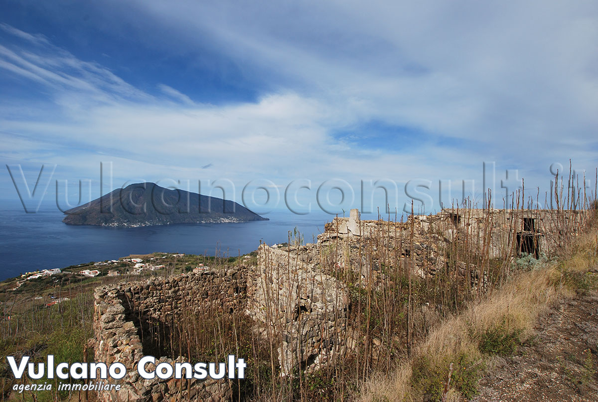 Rudere con terreno Serrofico Quattropani Lipari