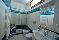 Bagno con doccia