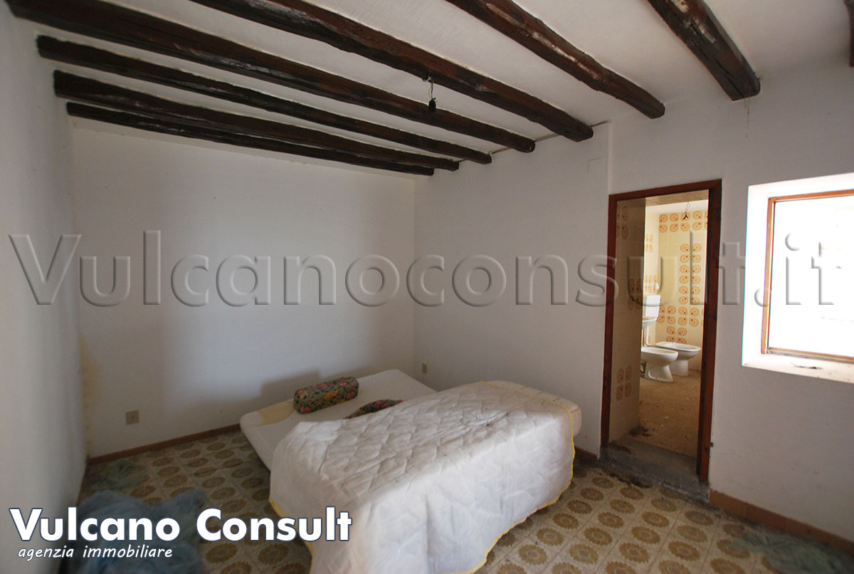 Casa indipendente con giardino via Barone Lipari