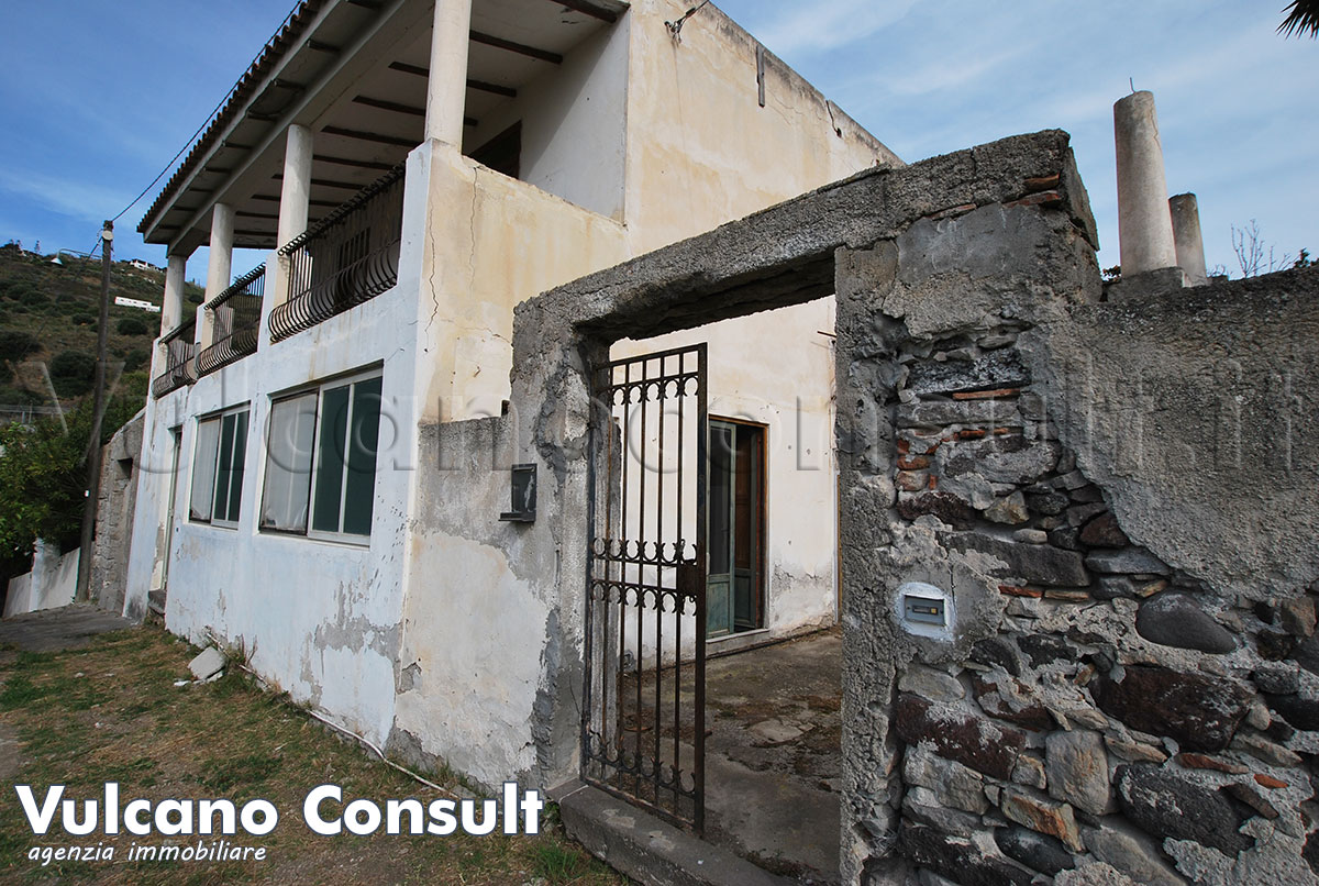 Casa indipendente con giardino via Barone Lipari