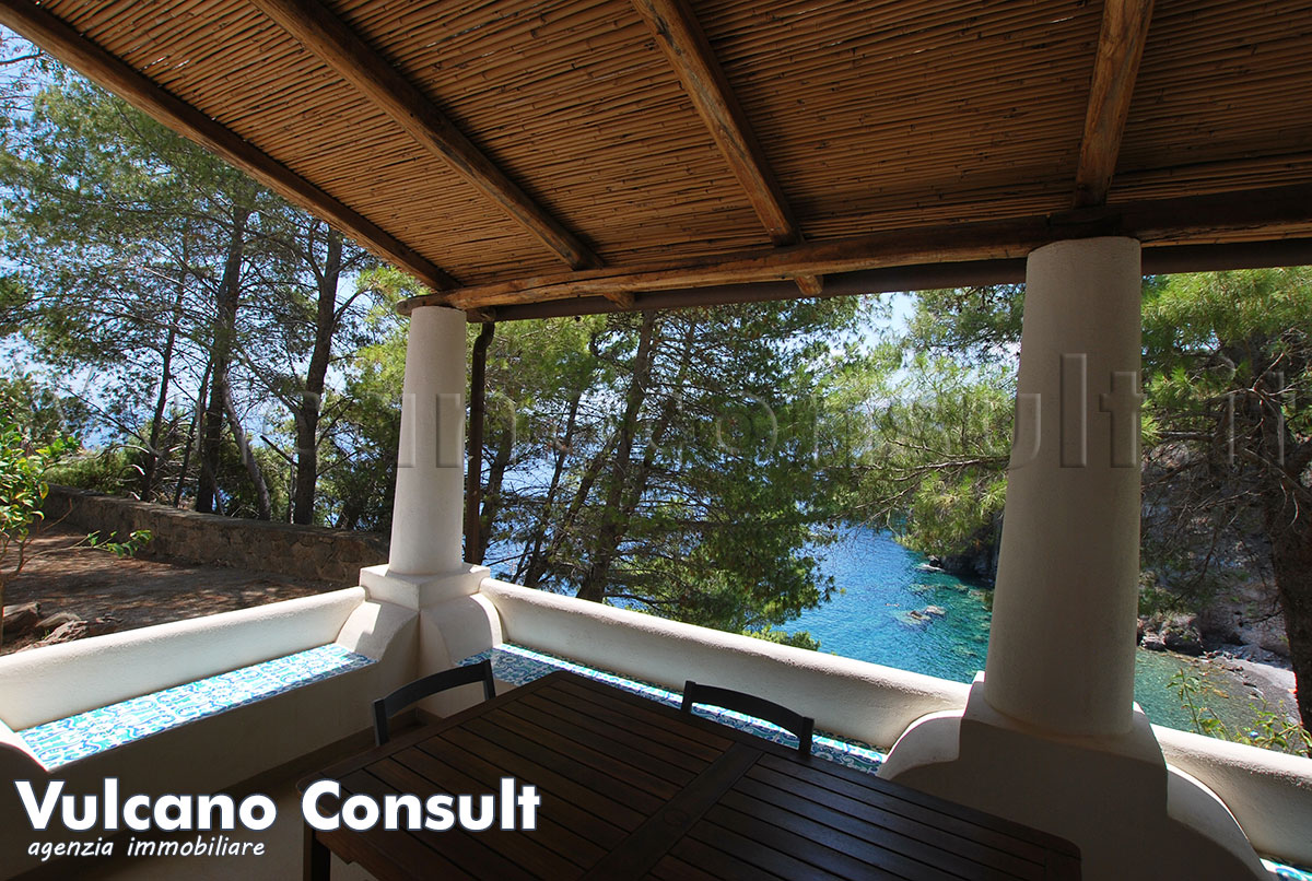 Ville sul mare Capistello Lipari