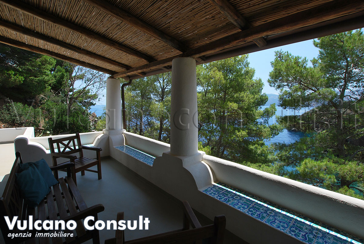 Ville sul mare Capistello Lipari