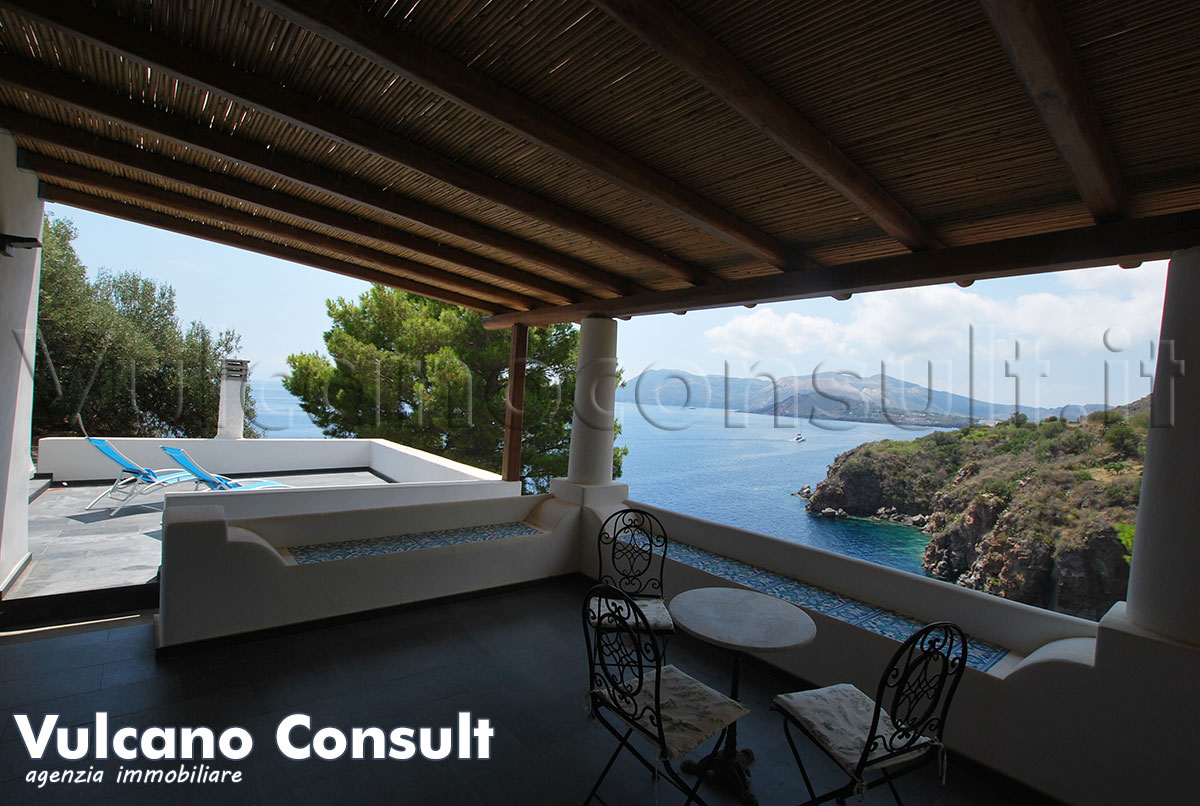 Ville sul mare Capistello Lipari