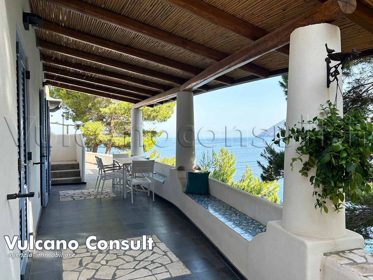 Ville sul mare Capistello Lipari