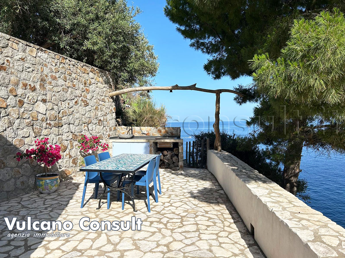 Ville sul mare Capistello Lipari