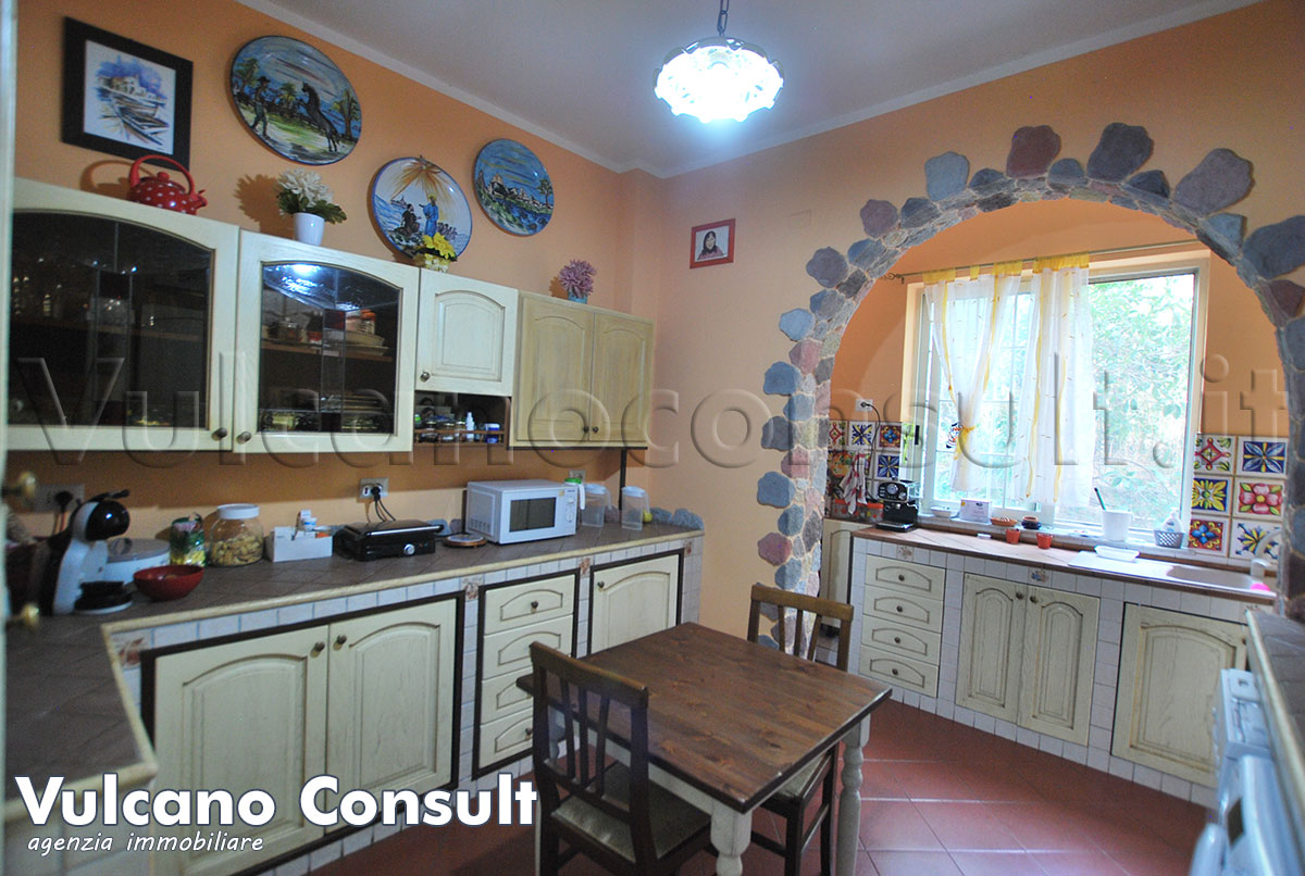 Casa con giardino centro Lipari