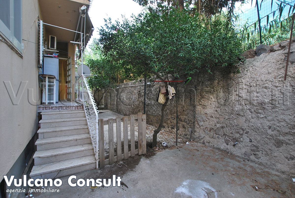 Casa con giardino centro Lipari