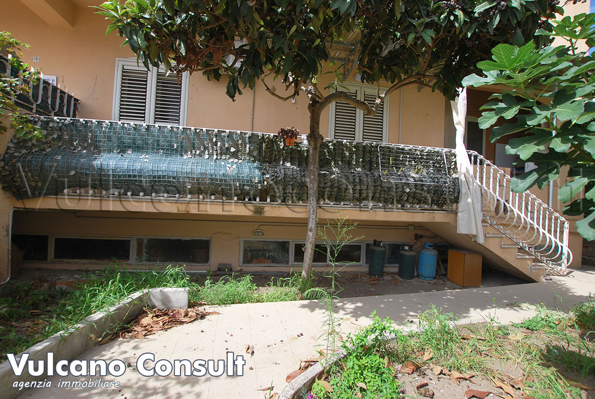 Casa con giardino centro Lipari