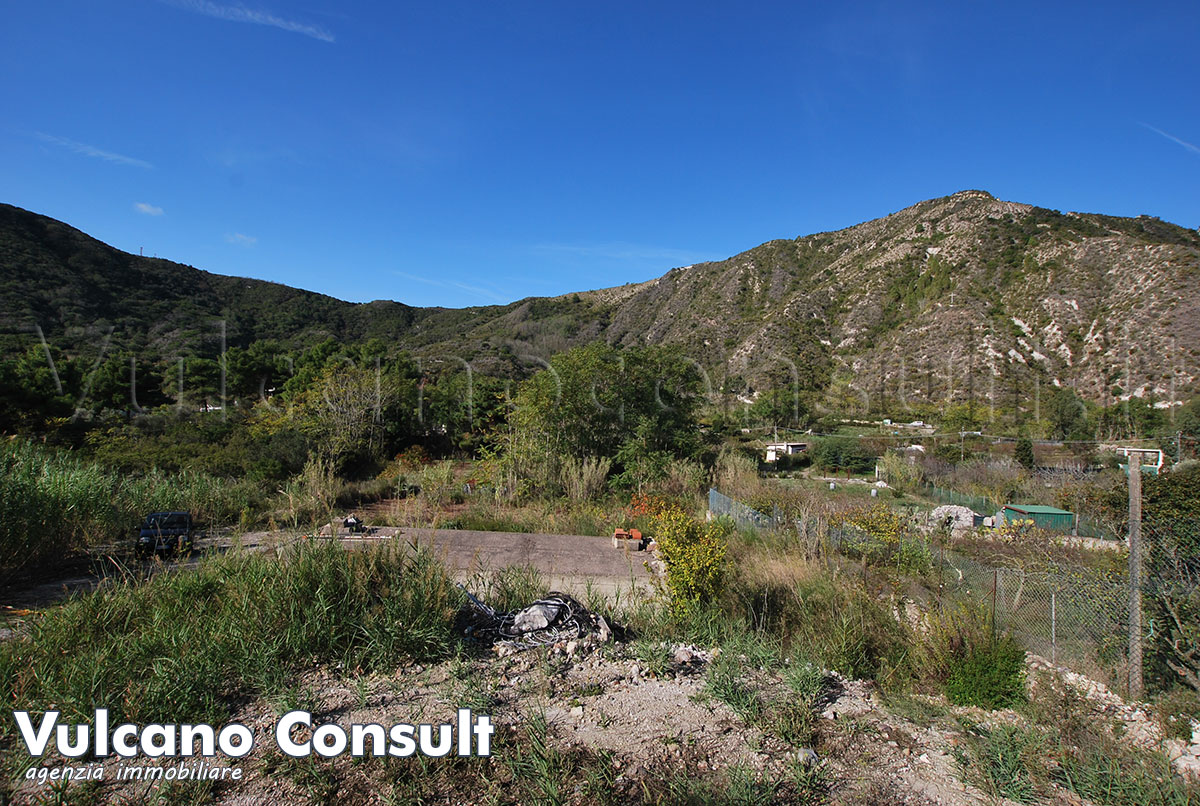 Terreno agricolo con cisterna Lami Lipari