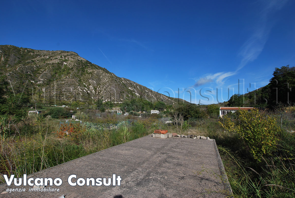Terreno agricolo con cisterna Lami Lipari