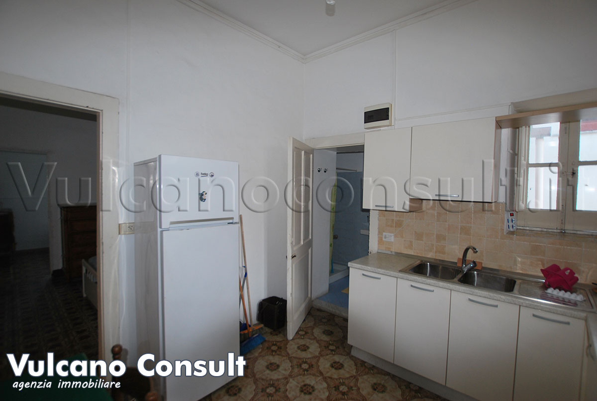 Grande fabbricato vista mare Canneto Lipari