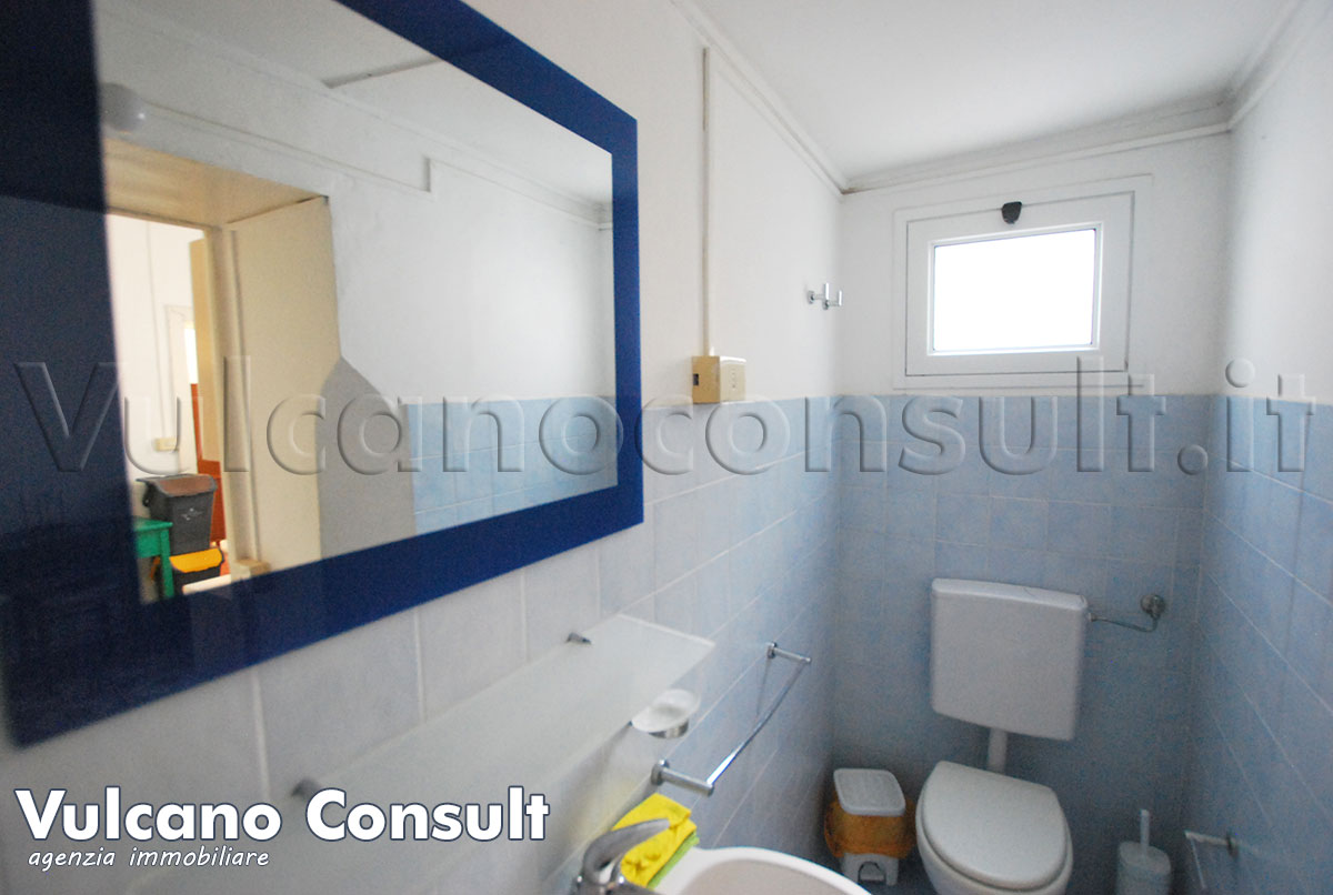 Grande fabbricato vista mare Canneto Lipari