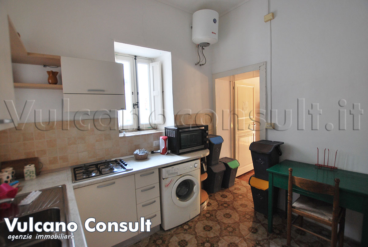 Grande fabbricato vista mare Canneto Lipari