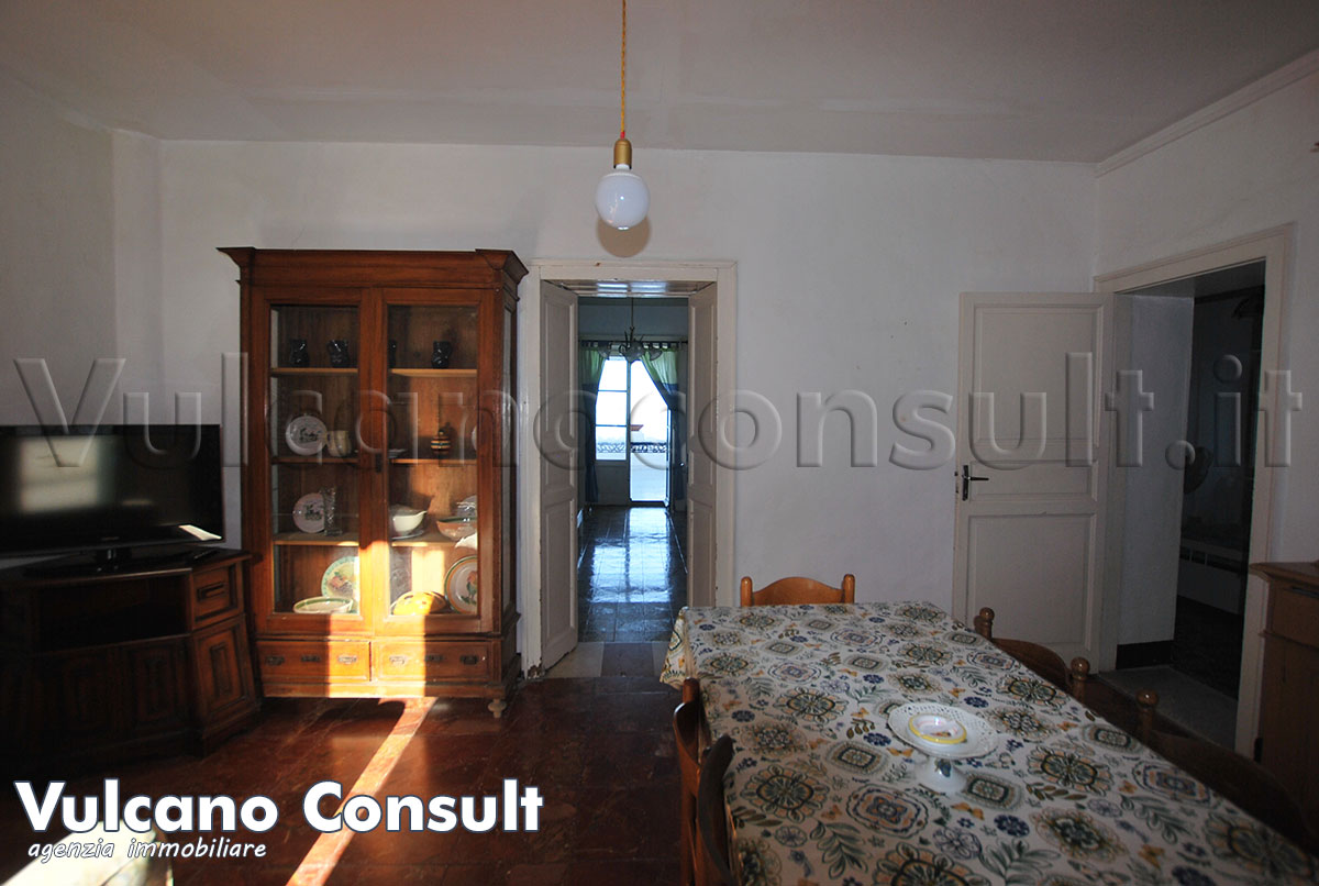 Grande fabbricato vista mare Canneto Lipari