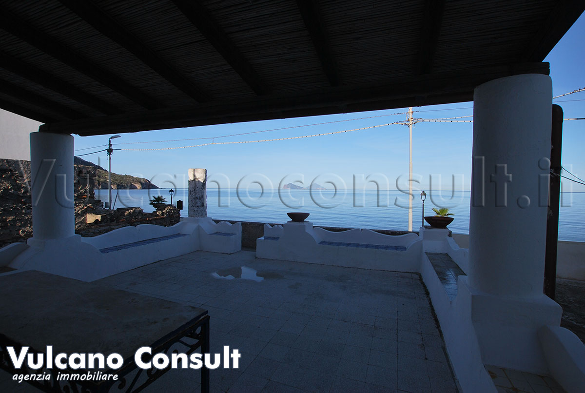 Grande fabbricato vista mare Canneto Lipari