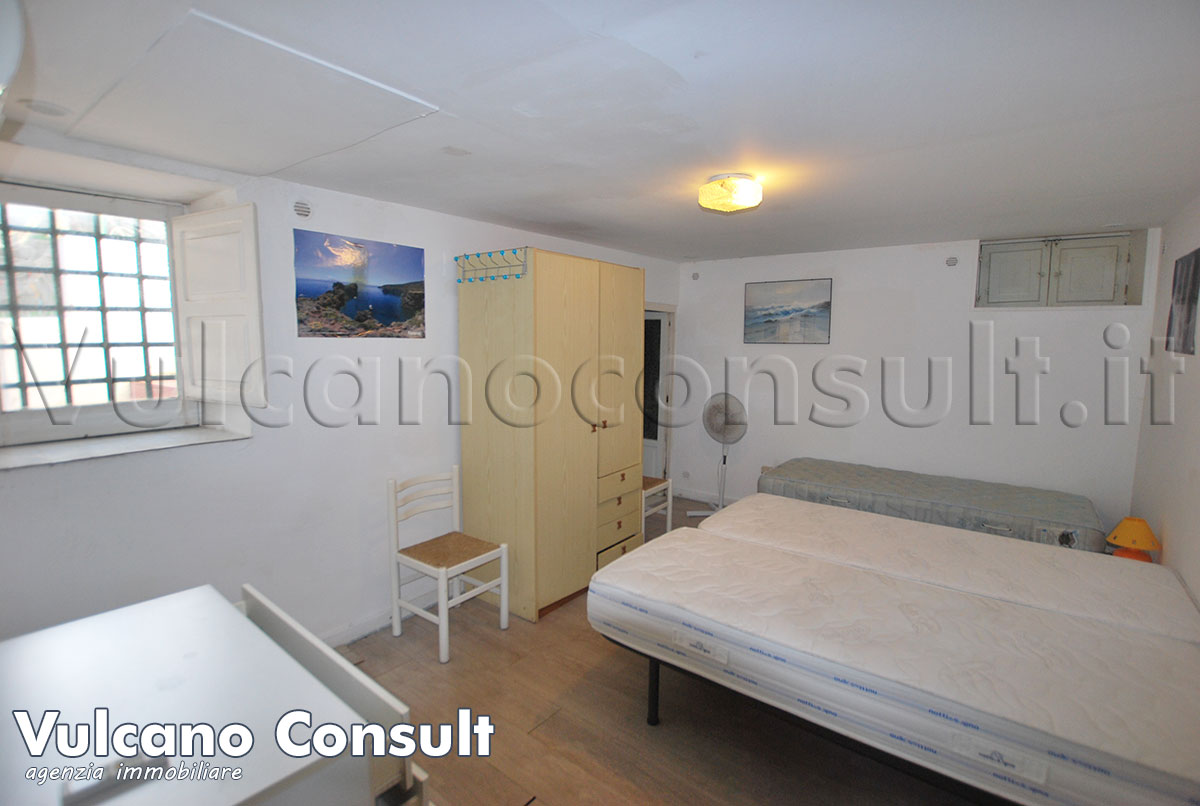 Grande fabbricato vista mare Canneto Lipari