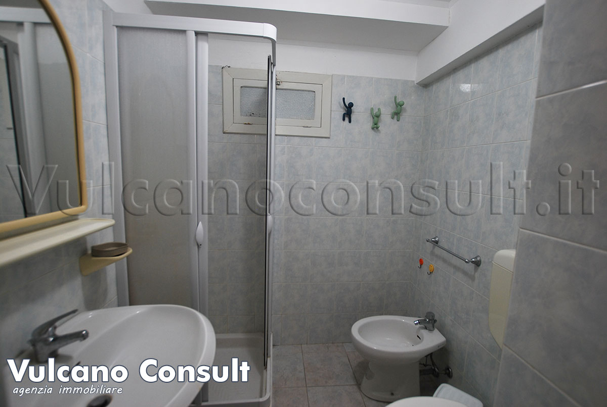 Grande fabbricato vista mare Canneto Lipari