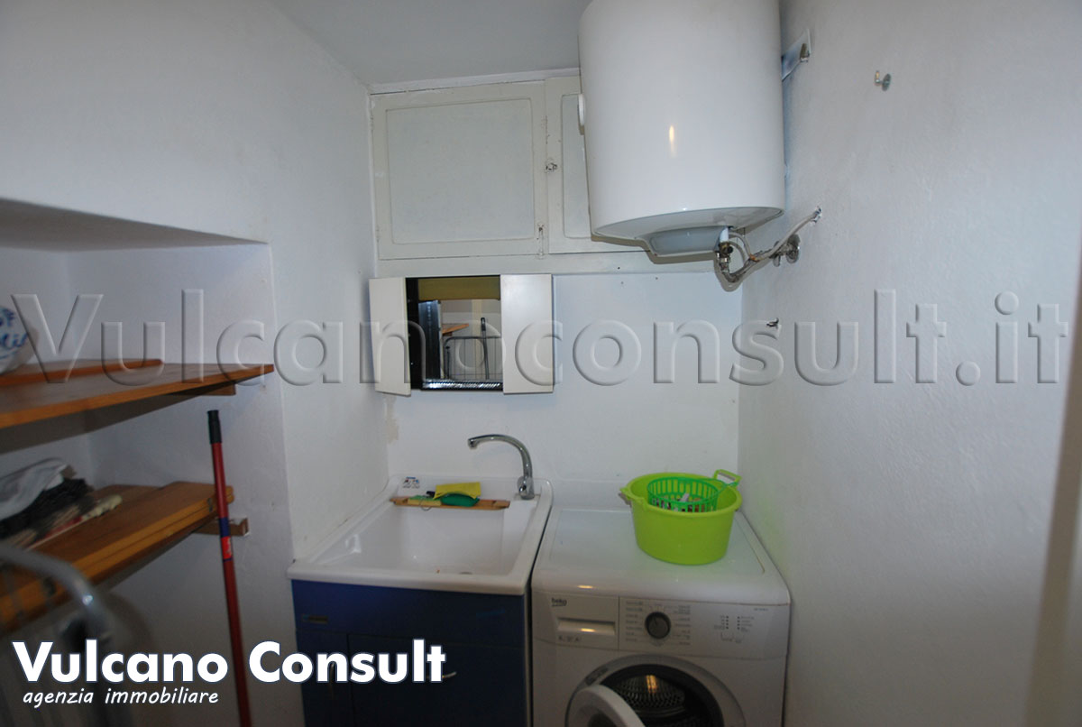 Grande fabbricato vista mare Canneto Lipari