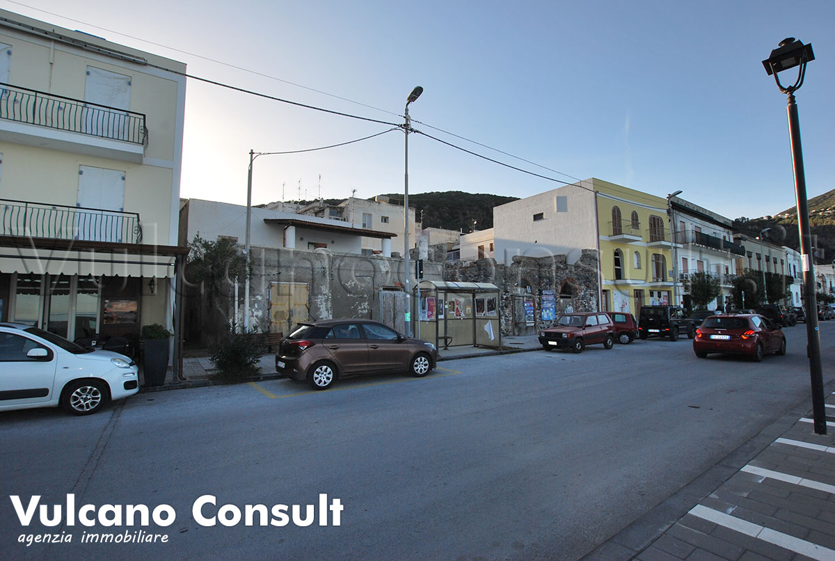Grande fabbricato vista mare Canneto Lipari