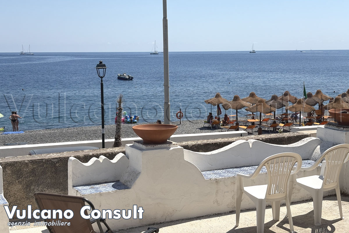 Grande fabbricato vista mare Canneto Lipari