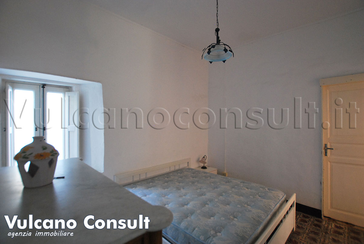 Grande fabbricato vista mare Canneto Lipari