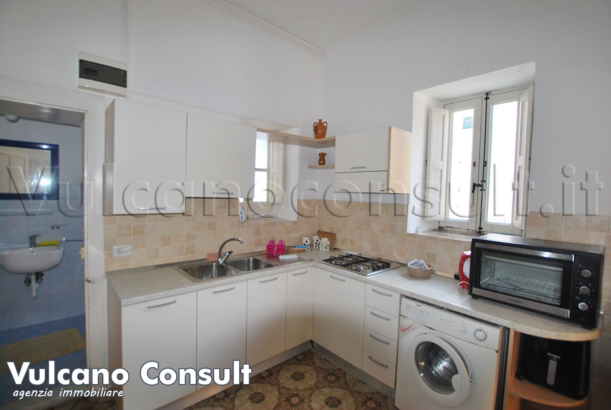 Grande fabbricato vista mare Canneto Lipari