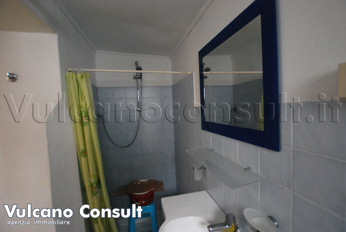 Grande fabbricato vista mare Canneto Lipari