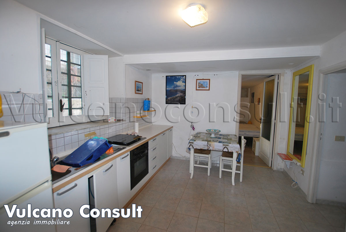 Grande fabbricato vista mare Canneto Lipari