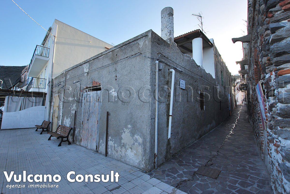 Grande fabbricato vista mare Canneto Lipari