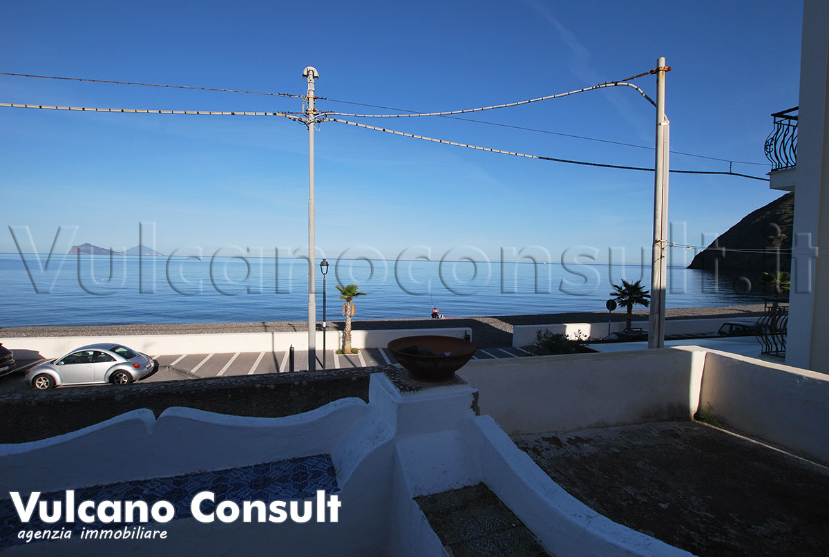 Grande fabbricato vista mare Canneto Lipari