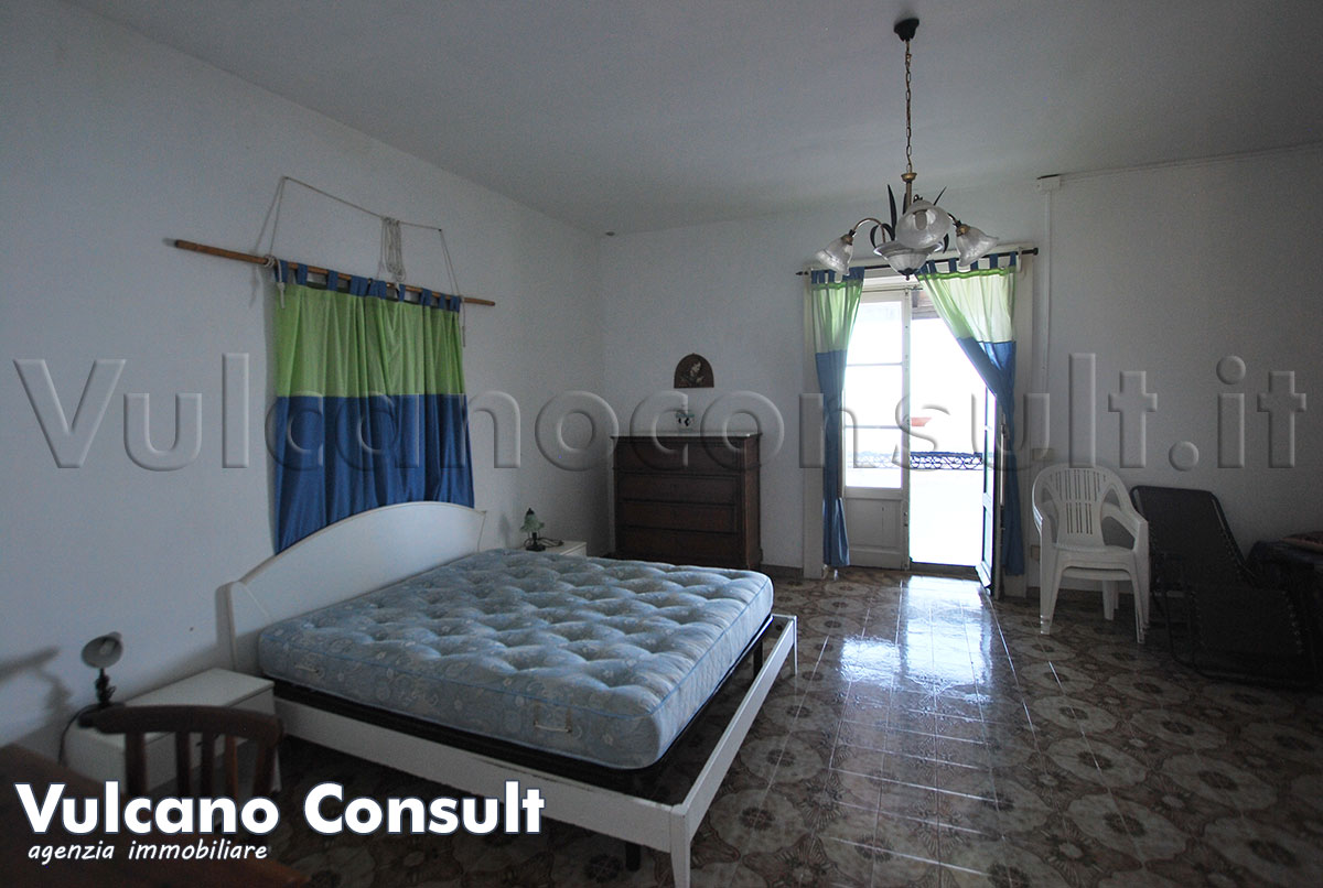 Grande fabbricato vista mare Canneto Lipari