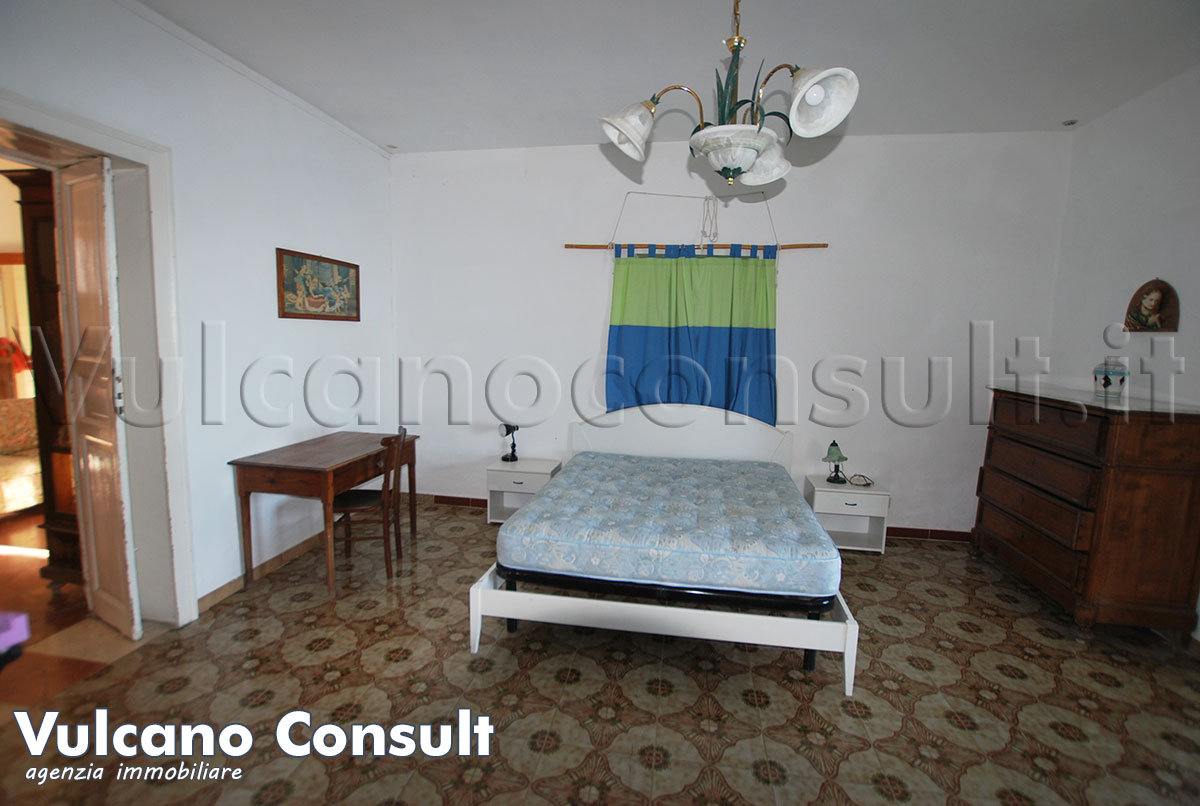 Grande fabbricato vista mare Canneto Lipari