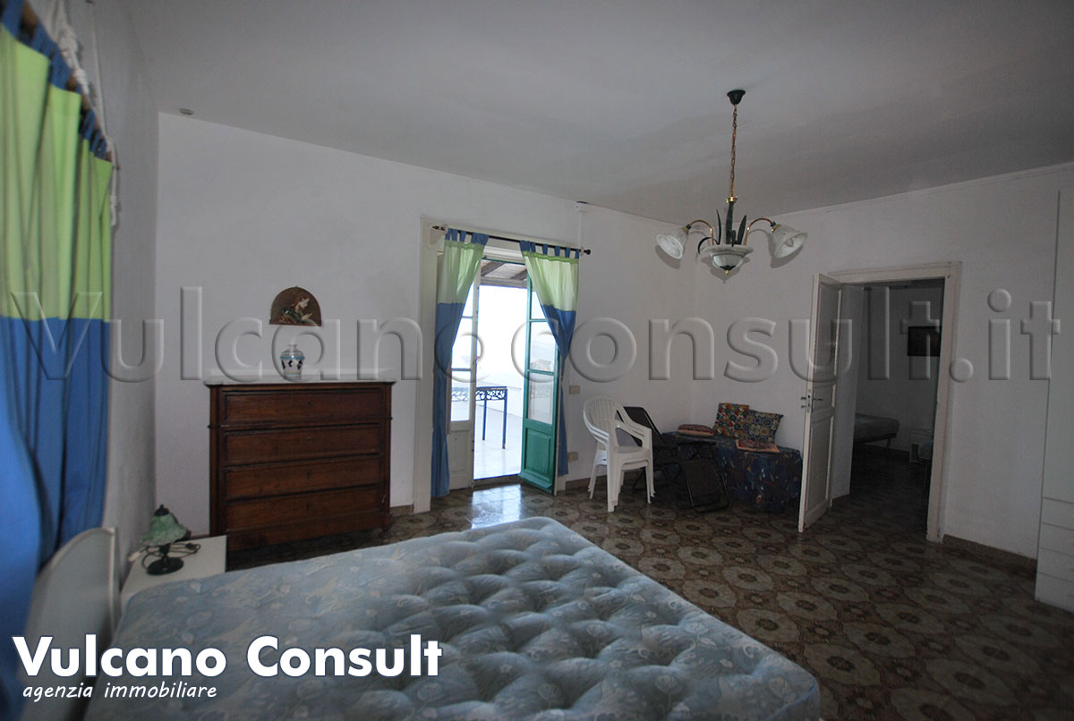 Grande fabbricato vista mare Canneto Lipari