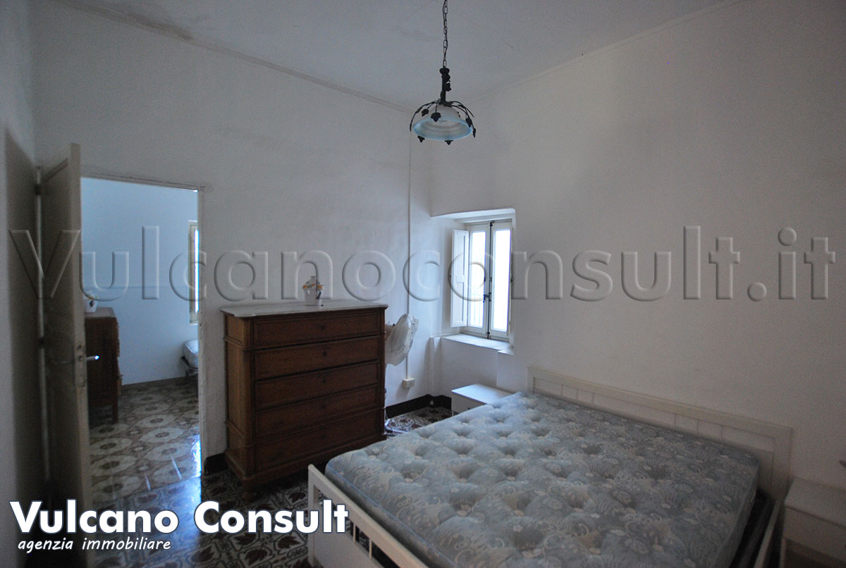 Grande fabbricato vista mare Canneto Lipari