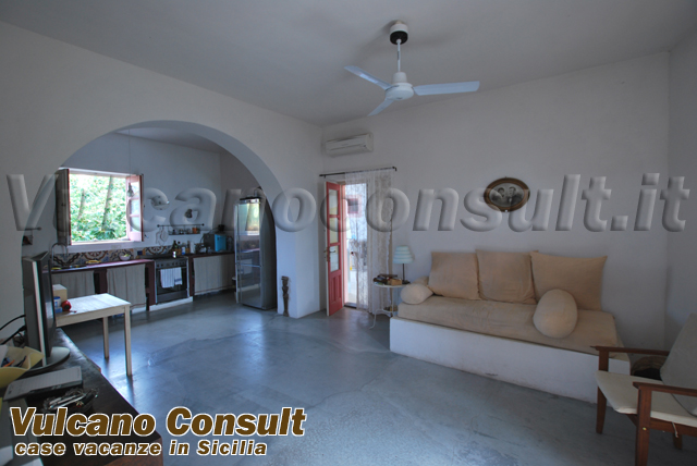 Vendesi casa borgo di Rinella Leni