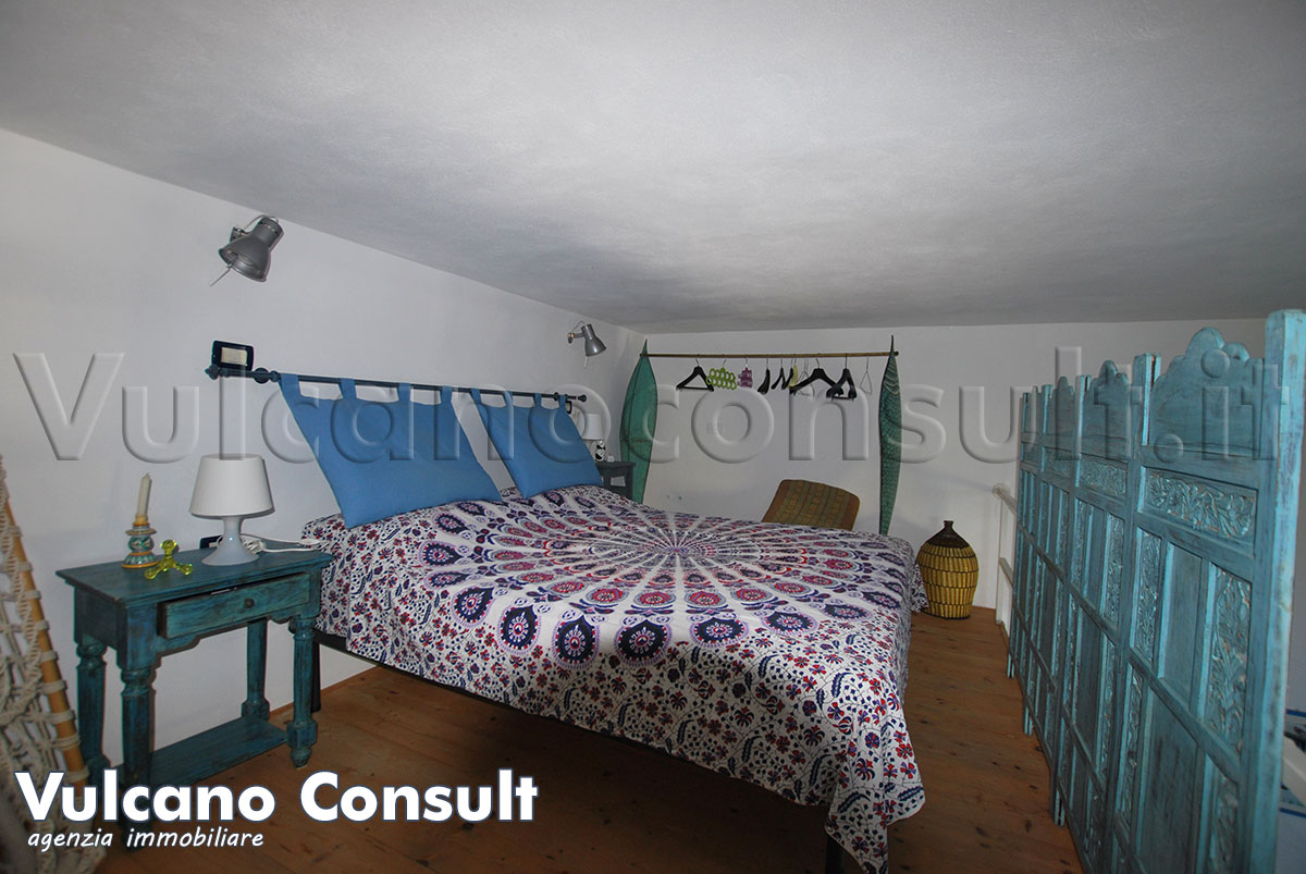 Soppalco con letto matrimoniale