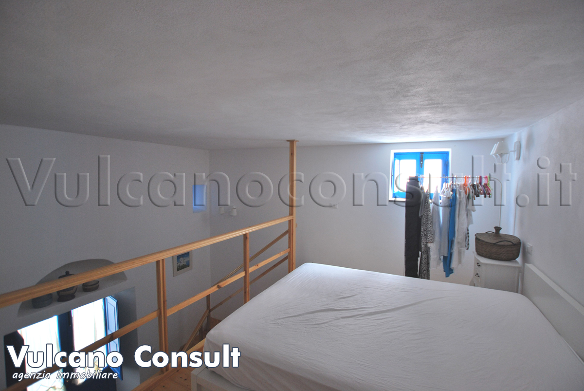 Soppalco con letto matrimoniale